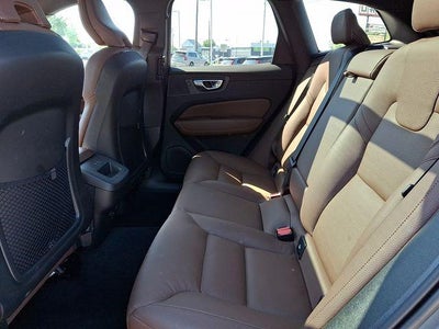 2023 Volvo XC60 B5 AWD Plus Dark Theme