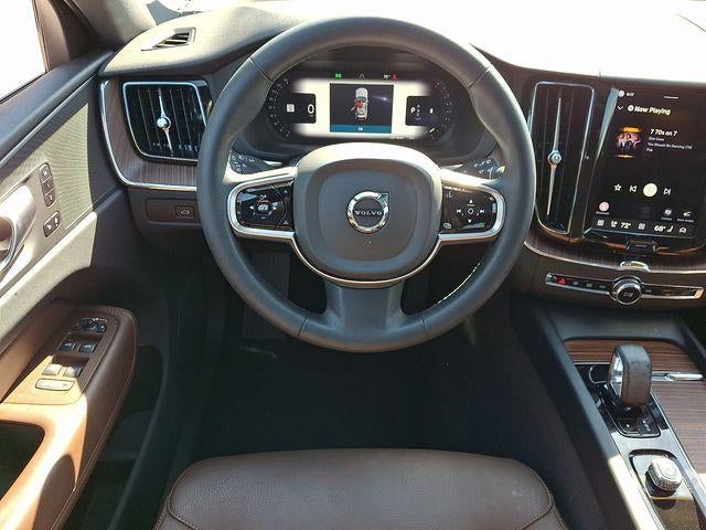 2023 Volvo XC60 B5 AWD Plus Dark Theme