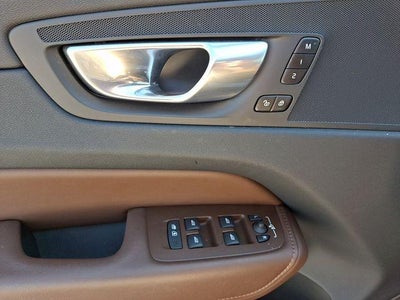 2023 Volvo XC60 B5 AWD Plus Dark Theme