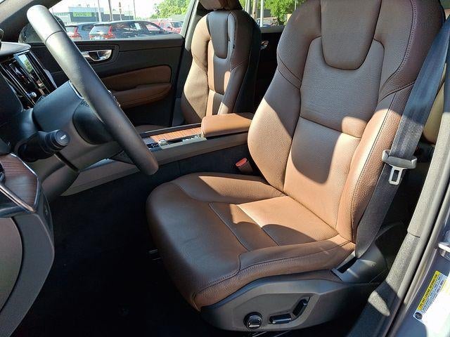 2023 Volvo XC60 B5 AWD Plus Dark Theme