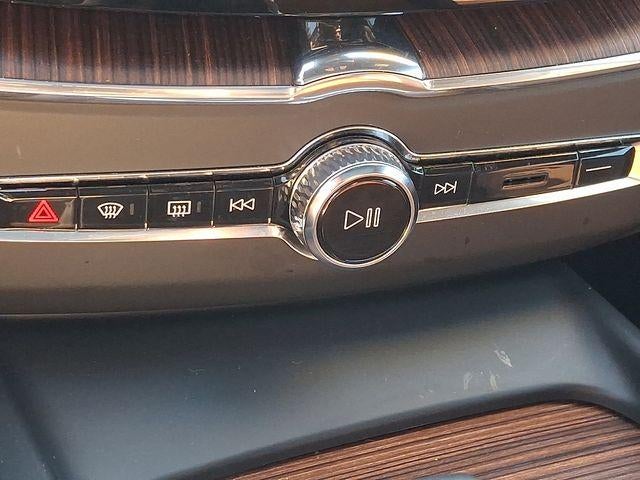 2023 Volvo XC60 B5 AWD Plus Dark Theme