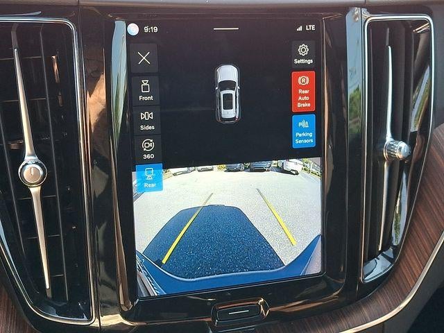 2023 Volvo XC60 B5 AWD Plus Dark Theme