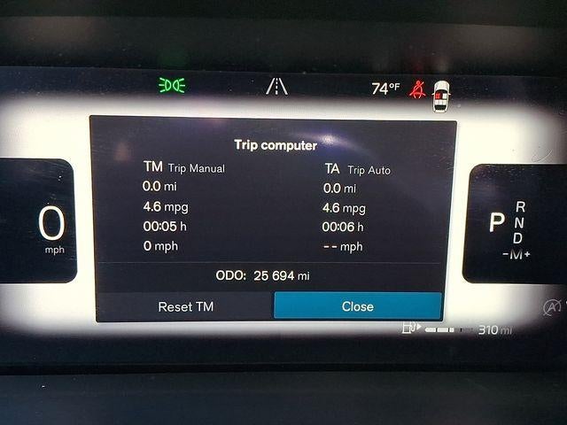 2023 Volvo XC60 B5 AWD Plus Dark Theme