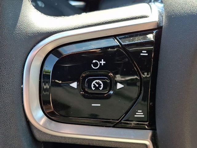2023 Volvo XC60 B5 AWD Plus Dark Theme
