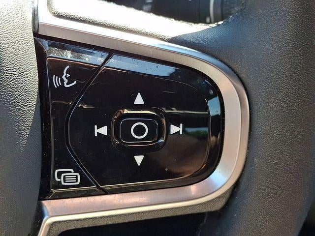 2023 Volvo XC60 B5 AWD Plus Dark Theme