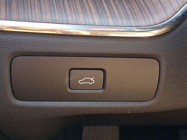 2023 Volvo XC60 B5 AWD Plus Dark Theme