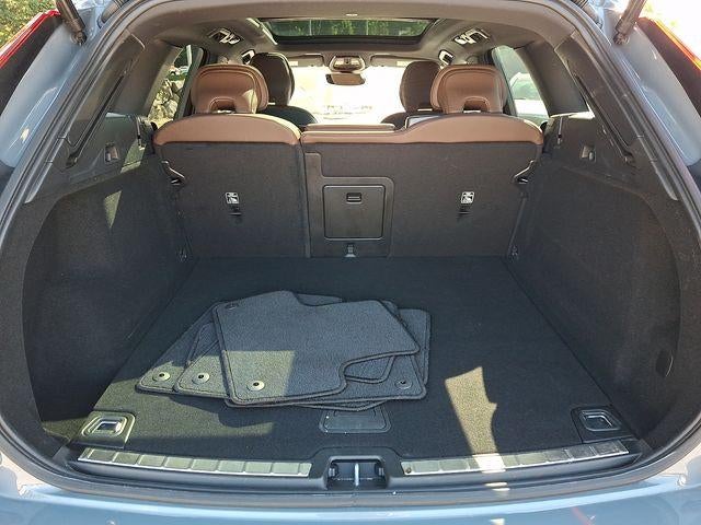 2023 Volvo XC60 B5 AWD Plus Dark Theme