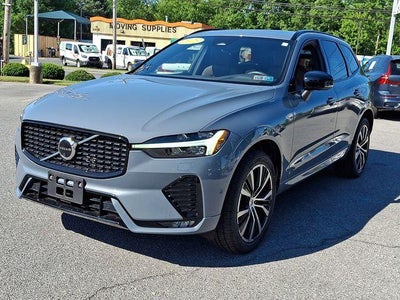 2023 Volvo XC60 B5 AWD Plus Dark Theme
