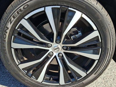 2023 Volvo XC60 B5 AWD Plus Dark Theme