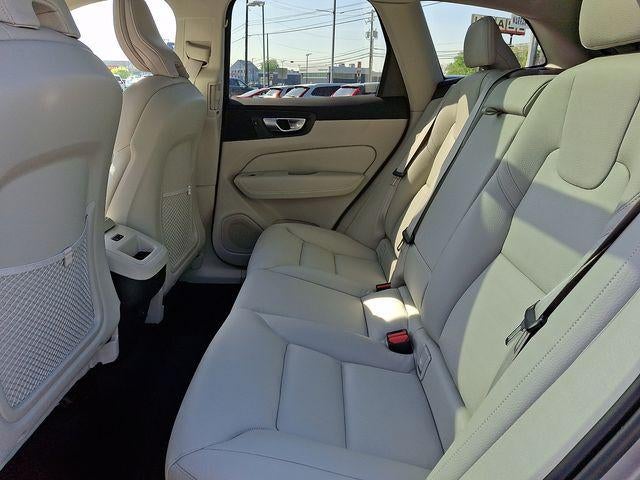 2023 Volvo XC60 B5 AWD Plus Dark Theme