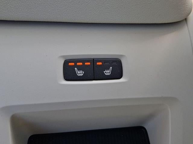 2023 Volvo XC60 B5 AWD Plus Dark Theme