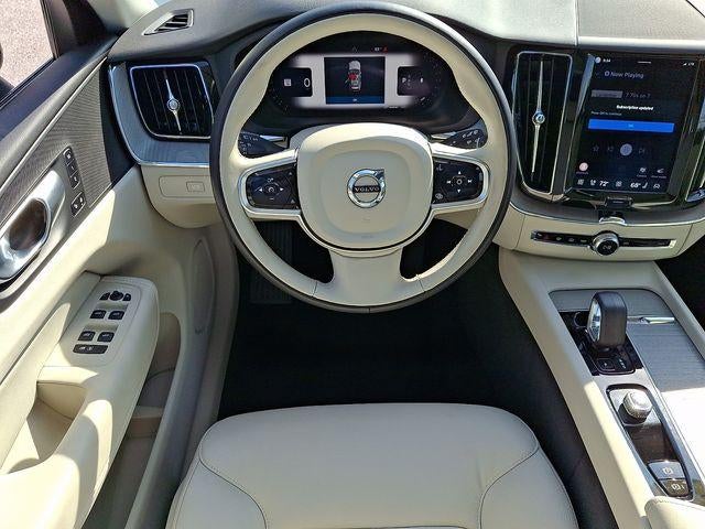 2023 Volvo XC60 B5 AWD Plus Dark Theme