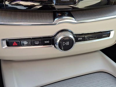 2023 Volvo XC60 B5 AWD Plus Dark Theme
