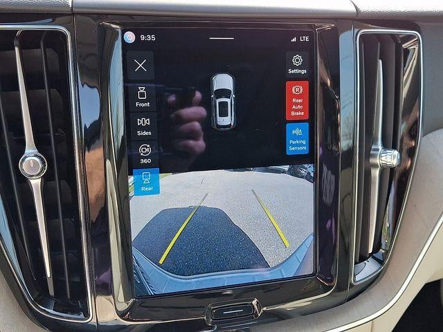 2023 Volvo XC60 B5 AWD Plus Dark Theme