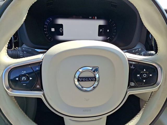 2023 Volvo XC60 B5 AWD Plus Dark Theme