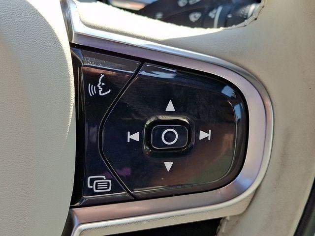 2023 Volvo XC60 B5 AWD Plus Dark Theme