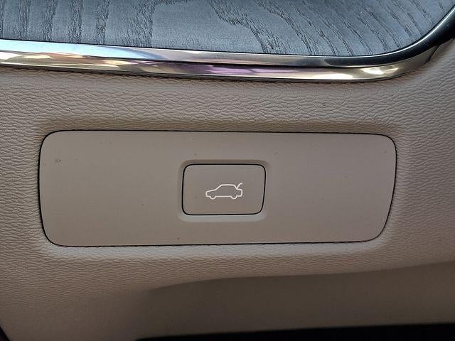 2023 Volvo XC60 B5 AWD Plus Dark Theme