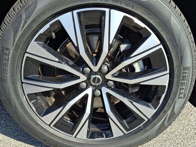 2023 Volvo XC60 B5 AWD Plus Dark Theme