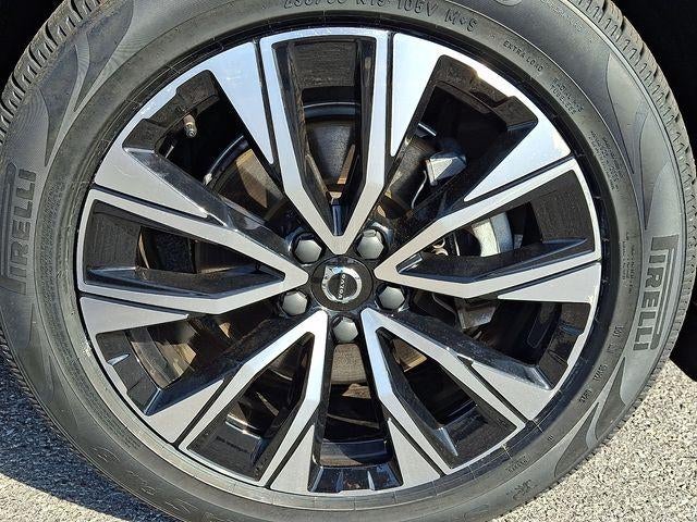 2023 Volvo XC60 B5 AWD Plus Dark Theme
