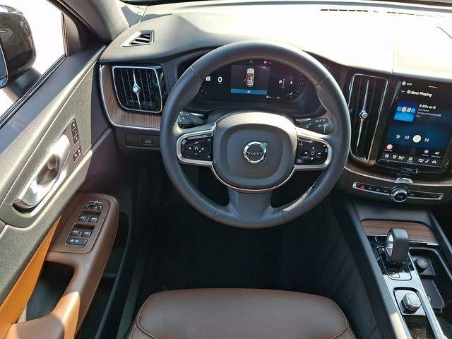 2023 Volvo XC60 B5 AWD Plus Dark Theme