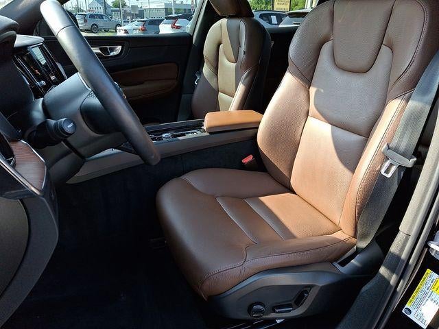 2023 Volvo XC60 B5 AWD Plus Dark Theme