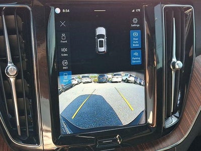2023 Volvo XC60 B5 AWD Plus Dark Theme