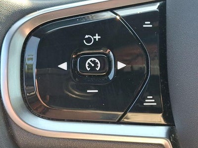 2023 Volvo XC60 B5 AWD Plus Dark Theme