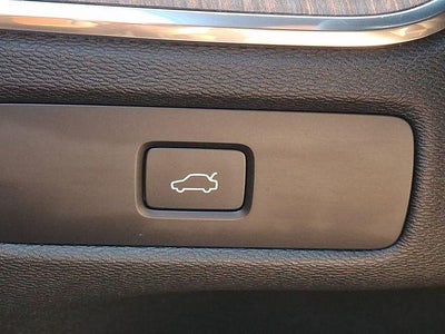 2023 Volvo XC60 B5 AWD Plus Dark Theme