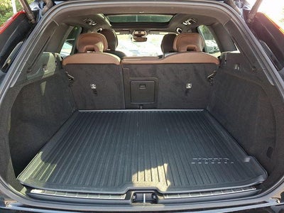 2023 Volvo XC60 B5 AWD Plus Dark Theme