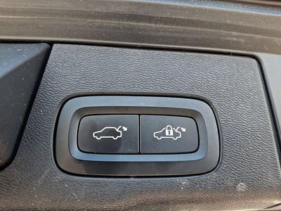 2023 Volvo XC60 B5 AWD Plus Dark Theme