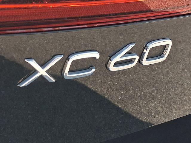 2023 Volvo XC60 B5 AWD Plus Dark Theme