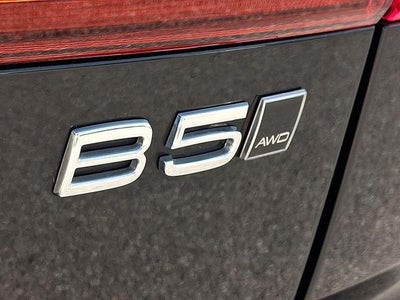 2023 Volvo XC60 B5 AWD Plus Dark Theme