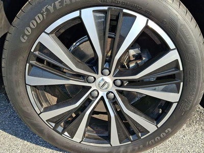 2023 Volvo XC60 B5 AWD Plus Dark Theme