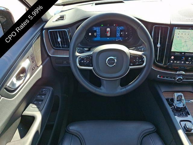2023 Volvo XC60 B5 AWD Ultimate Dark Theme