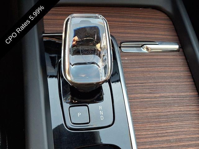 2023 Volvo XC60 B5 AWD Ultimate Dark Theme