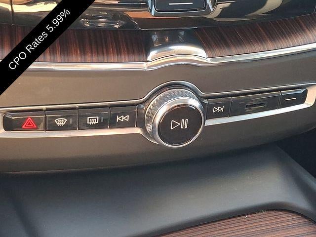 2023 Volvo XC60 B5 AWD Ultimate Dark Theme