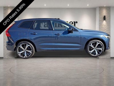 2023 Volvo XC60 B5 AWD Ultimate Dark Theme