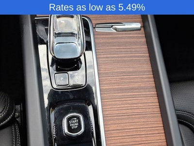 2023 Volvo XC60 B5 AWD Ultimate Dark Theme