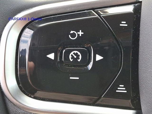 2023 Volvo XC60 B5 AWD Ultimate Dark Theme