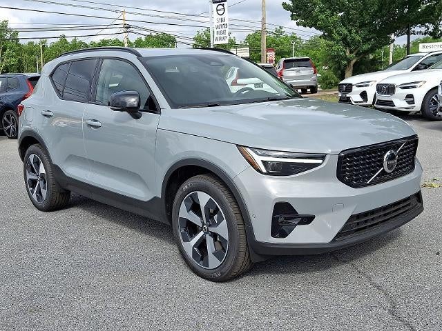 2026 Volvo XC40 B5 AWD Plus