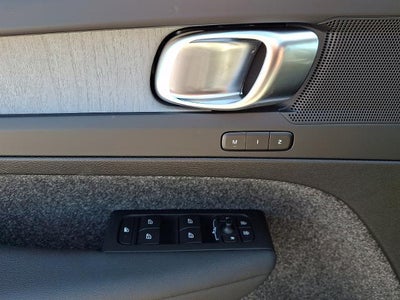 2026 Volvo XC40 B5 AWD Plus