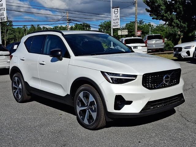2026 Volvo XC40 B5 AWD Plus