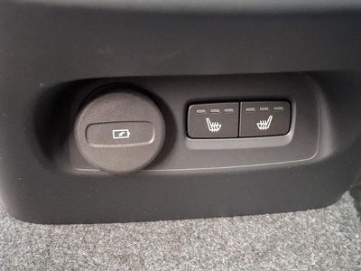 2026 Volvo XC40 B5 AWD Plus