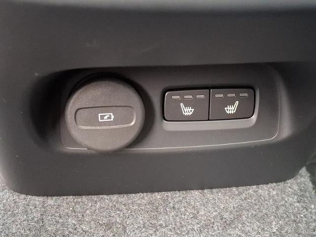 2026 Volvo XC40 B5 AWD Plus