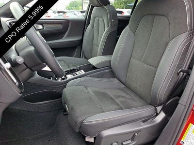 2025 Volvo XC40 B5 AWD Plus Dark Theme