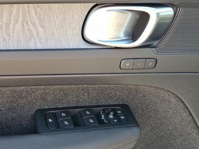 2026 Volvo XC40 B5 AWD Plus