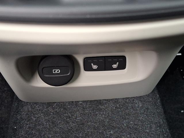 2026 Volvo XC40 B5 AWD Plus