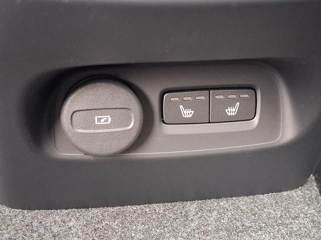 2026 Volvo XC40 B5 AWD Plus