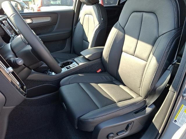 2026 Volvo XC40 B5 AWD Plus