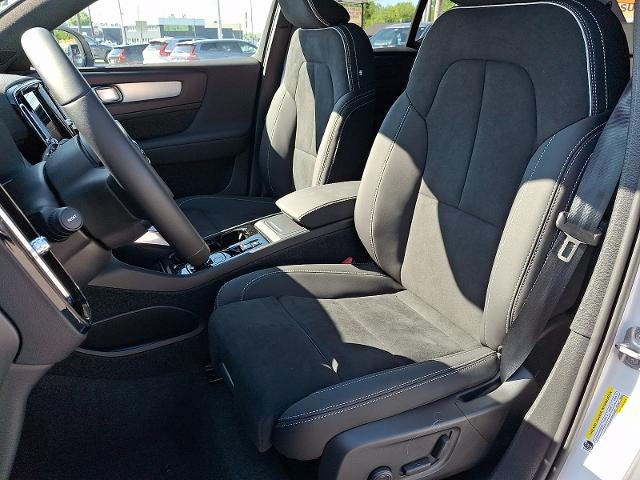 2026 Volvo XC40 B5 AWD Ultra Black Edition